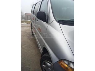 TOYOTA HI-ACE Hiace 2.4 D Glass Van