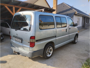 TOYOTA HI-ACE Hiace 2.4 D Glass Van