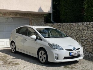 TOYOTA PRIUS 1.8 HSD Premium (Automata) ESŐSZENZOR-HUD-RADAR.TOYOTÁBAN SZERVIZELT