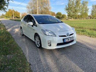 TOYOTA PRIUS 1.8 HSD Sol NAVI (Automata) LED.bőr.gyöngyházfehér.magánszemélytől