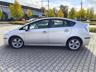 TOYOTA PRIUS 1.8 HSD(Automata) +++ 228.000 KM +++ VÉGIG TOYOTA SZERVIZBEN SZERVIZELT !!! +++ HEAD UP DISPLAY +