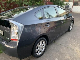 TOYOTA PRIUS 1.8 HSD(Automata) 270000 KM SZERVIZKÖNYV