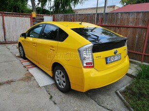 TOYOTA PRIUS 1.8 HSD(Automata)