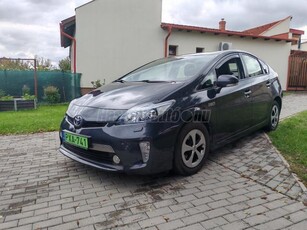 TOYOTA PRIUS PLUG-IN