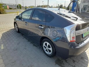 TOYOTA PRIUS PLUG-IN Restore Fx bevonat. LED FÉLBŐR JBL NAVI KAMERA TEMPOMAT ÜLÉSFŰTÉS ! Thule sín!