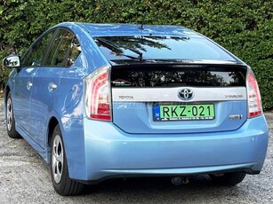 TOYOTA PRIUS PLUG-IN Szervizk.!Head Up!Kamera!Navi!Fűth.Ülés!Plug-in Hybrid!Vonóhorog!