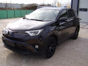 TOYOTA RAV 4 Rav4 2.5 Hybrid Comfort Style Business e-CVT HIBÁTLAN ÁLLAPOT!GYÁRI HYBRID GARANCIÁVAL!RENDSZERESEN KARBANTARTOTT!!