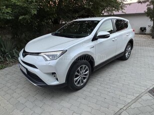 TOYOTA RAV 4 Rav4 2.5 Hybrid Executive MY18 e-CVT NAVI LED ADAPTÍV TEMPOMAT MEMÓRIÁS BÓR 360 as kamera 2x RADAR