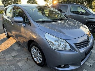 TOYOTA VERSO 1.8 Terra 7 személy.Üvegtető.Szervizélet.Rozsdamentes.Vonóhorog!