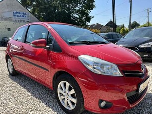 TOYOTA YARIS 1.0 Active 82 160 / TÉLI-NYÁRI GARNITÚRÁVAL