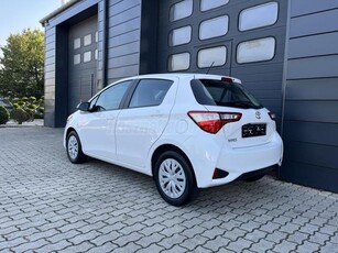 TOYOTA YARIS 1.0 VVT-i Trend Comfort SZERVIZKÖNYV / NAVI / KAMERA / KOCCANÁSGÁTLÓ / TÉLI-NYÁRI SZETT