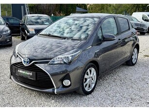 TOYOTA YARIS 1.5 HSD Lounge Skyview (Automata) 40e km. Panorámatető. Garancia