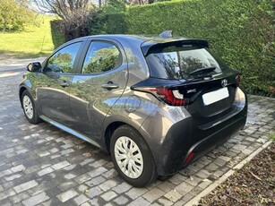 TOYOTA YARIS 1.5 Hybrid Active e-CVT AUTOMATA.KULCSNÉLKÜLI BEJUTÁS.SÁVTARTÓ.TÁV.TARTÓ TEMPOMAT.KAMERA.31E.KM