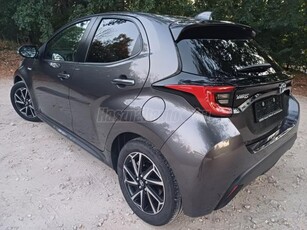 TOYOTA YARIS 1.5 Hybrid Comfort Style Tech e-CVT