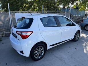 TOYOTA YARIS 1.5 VVT-i Hybrid Comfort e-CVT 2018 - tolatókamera - navigáció - vezetést támogató rendszerek