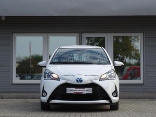 TOYOTA YARIS 1.5 VVT-i Hybrid Selection White e-CVT DIGIT-KAMERA-NAVIGÁCIÓ-TÁBLA'FELISMERŐ-106eKM