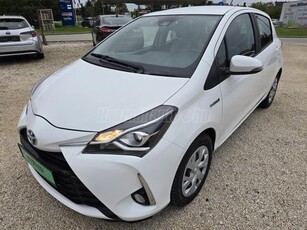 TOYOTA YARIS 1.5 VVT-i Hybrid Selection White e-CVT NAVIGÁCIÓ. TEMPOMAT. TOLATÓ RADAR + KAMERA. SÁVTARTÓ. LEINFORMÁLHATÓ. SZERVIZELT