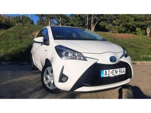 TOYOTA YARIS 1.5 VVT-i Hybrid Style Smart e-CVT KAMERA.NAVI.TEMPOMAT.RADAR