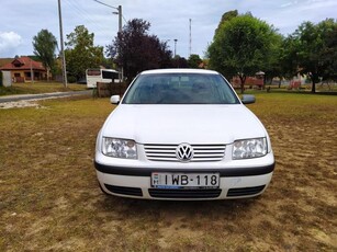 VOLKSWAGEN BORA 1.6 Comfortline