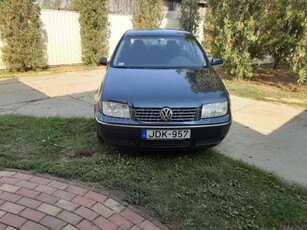 VOLKSWAGEN BORA 1.6 Comfortline