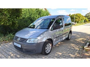 VOLKSWAGEN CADDY 1.4 Premier SZERVIZKÖNYV!