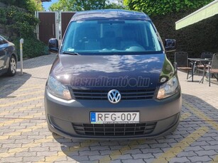 VOLKSWAGEN CADDY 1.6 CR TDI DSG NAVI-PDC-ÜLÉSFŰTÉS-VONÓHOROG!