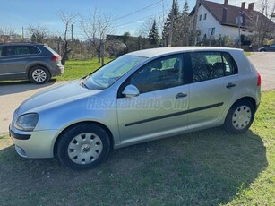 VOLKSWAGEN GOLF V 1.6 Trendline