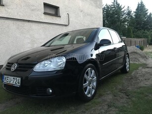 VOLKSWAGEN GOLF V 1.6 Trendline