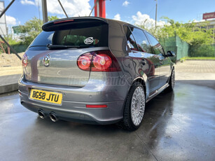 VOLKSWAGEN GOLF V R32