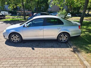 VOLKSWAGEN JETTA 1.4 Tsi Trendline Family