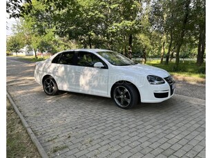 VOLKSWAGEN JETTA 1.6 Trendline