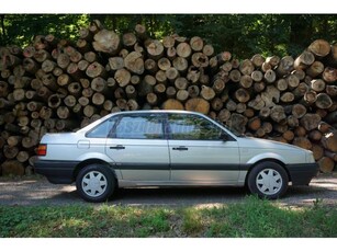 VOLKSWAGEN PASSAT III 1.8 CL