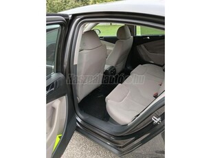 VOLKSWAGEN PASSAT VI 1.6 Comfortline