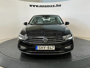 VOLKSWAGEN PASSAT VIII 2.0 TDI SCR Elegance DSG magyar. 1 tulaj. sérülésmentes. gyári fényezés. vezetett szervizkönyves. ÁFA-s