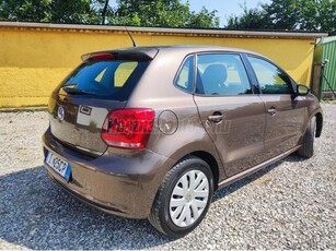 VOLKSWAGEN POLO 1.2 70 Trendline MŰKÖDŐ KLÍMA. ÜLÉS FŰTÉS. NAGY NAVIGÁCIÓ. ÁR NÉVRE ÍRVA ÉRTENDŐ