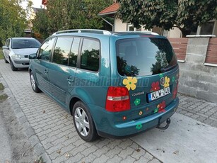 VOLKSWAGEN TOURAN 1.6 FSI Highline