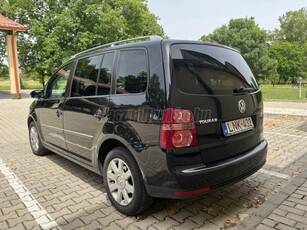 VOLKSWAGEN TOURAN 1.9 PD TDi Highline 7 személyes. magyarországi. Facelift