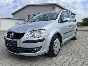 VOLKSWAGEN TOURAN 1.9 PD TDi Trendline TÉLI-NYÁRI KERÉK. VEZETETT SZERVÍZKÖNYV!