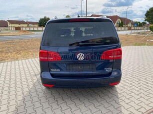 VOLKSWAGEN TOURAN 2.0 CR TDI Comfortline SZKÖNYV-TEMPOMAT-ÜLÉSFŰTÉS-NAVIGÁCIÓ