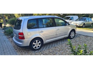 VOLKSWAGEN TOURAN 2.0 FSI Highline