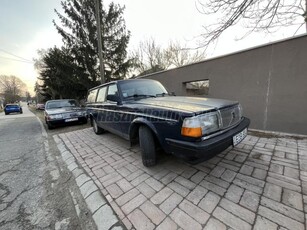 VOLVO 240