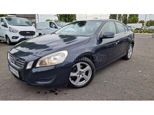 VOLVO S60 1.6 D DRIVe Vezetett szervizkönyv. Navigáció. Bőr. City Safety!