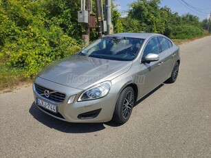 VOLVO S60 1.6 [T3] Momentum CITY SAFETY