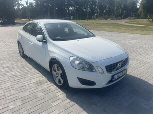 VOLVO S60 2.0 D [D3] Summum