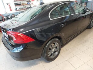 VOLVO S60 2.0 D [D3] Summum