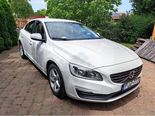 VOLVO S60 2.0 D [D5] R-Design Kinetic Geartronic