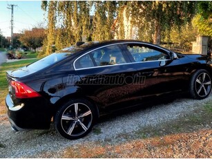 VOLVO S60 2.0 [T4] R-Design Momentum