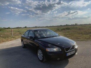 VOLVO S60 2.4 D Momentum (Automata)