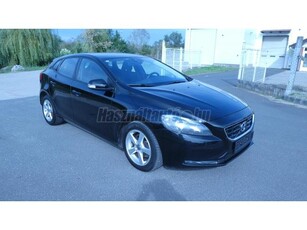 VOLVO V40 1.6 D [D2] Kinetic R-Design Powershift