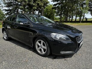 VOLVO V40 1.6 D [D2] Momentum Navi. tempomat. 177e km